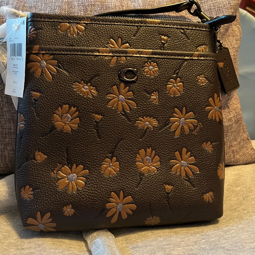 AUTH Coach Kitt Daisy leather crossbody messenger bag NWT!!